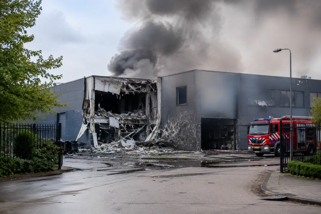 Explosie bij bedrijfspand aan de Hardwareweg in Amersfoort